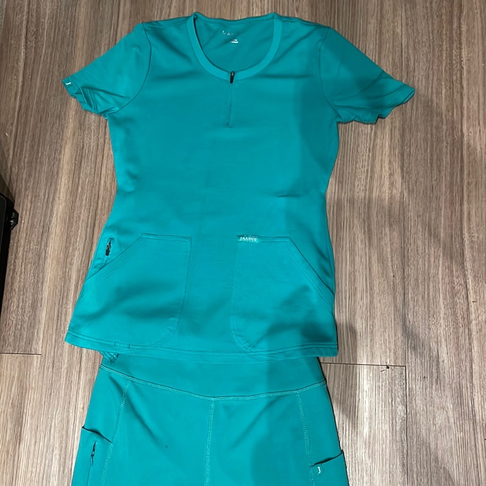 Jaanuu Scrub Set Surgical Green. Limited edition color.
